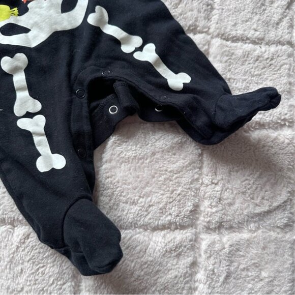 Carter's Just One You | Black Skeleton Halloween Sleep N' Play | Size 3 Months - Picture 6 of 10